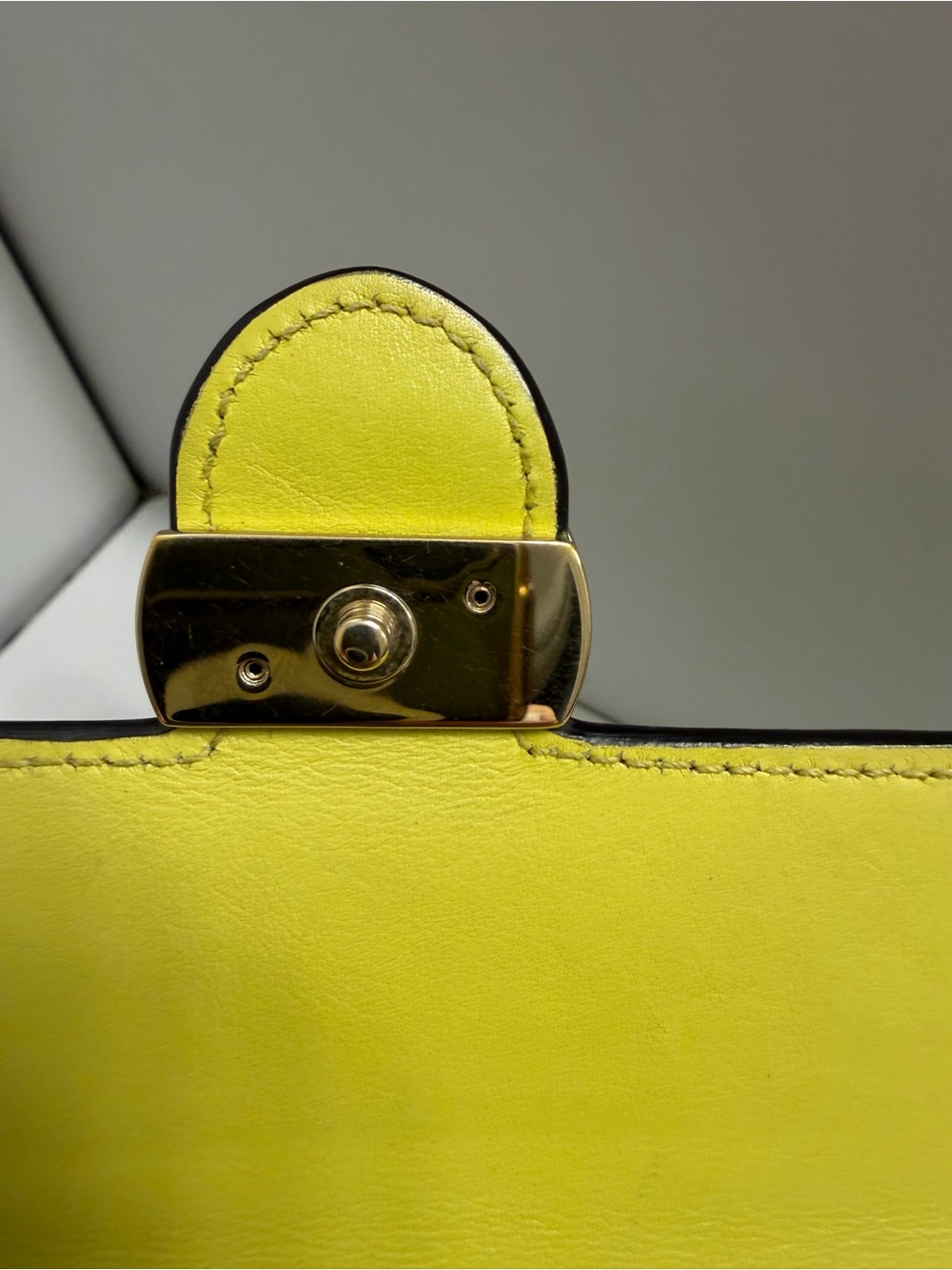Gucci Lime Green Leather Wallet with Gold Interlocking G - Picture 11 of 13